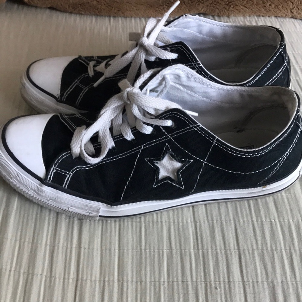 Black one star converse
